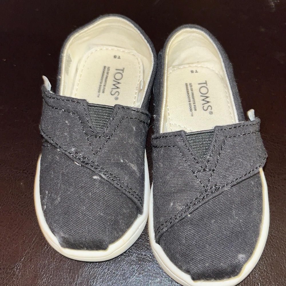 Black toms